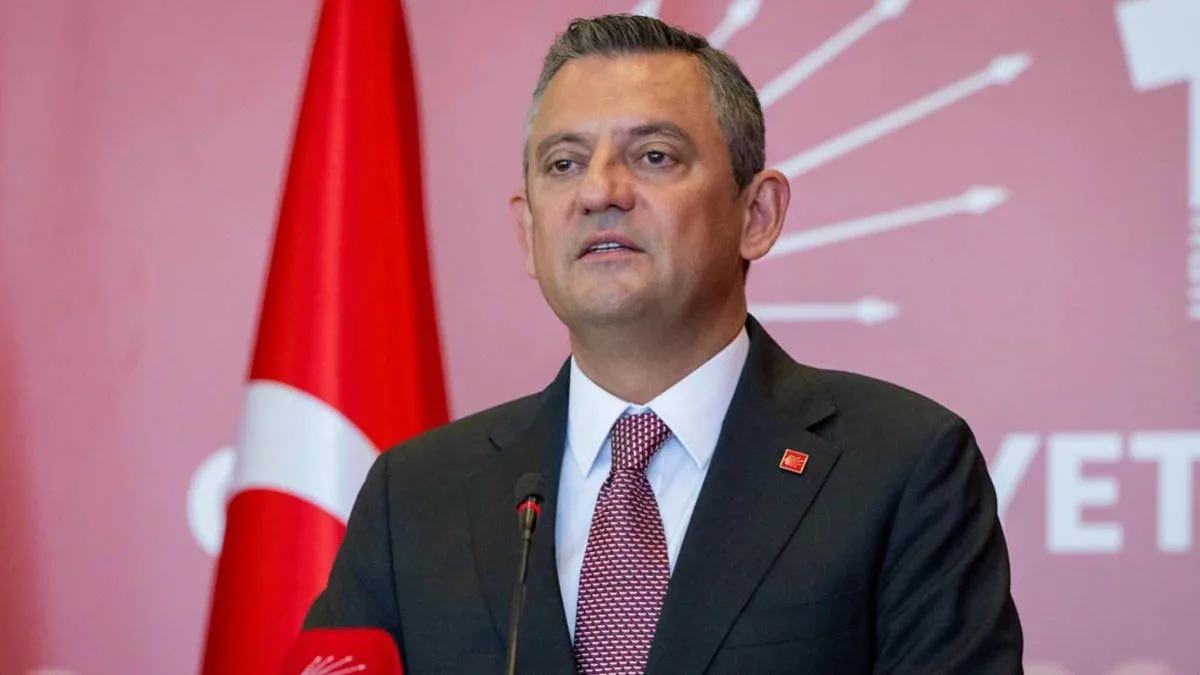 CHP’de Değişen Lider mi, Sistem mi?