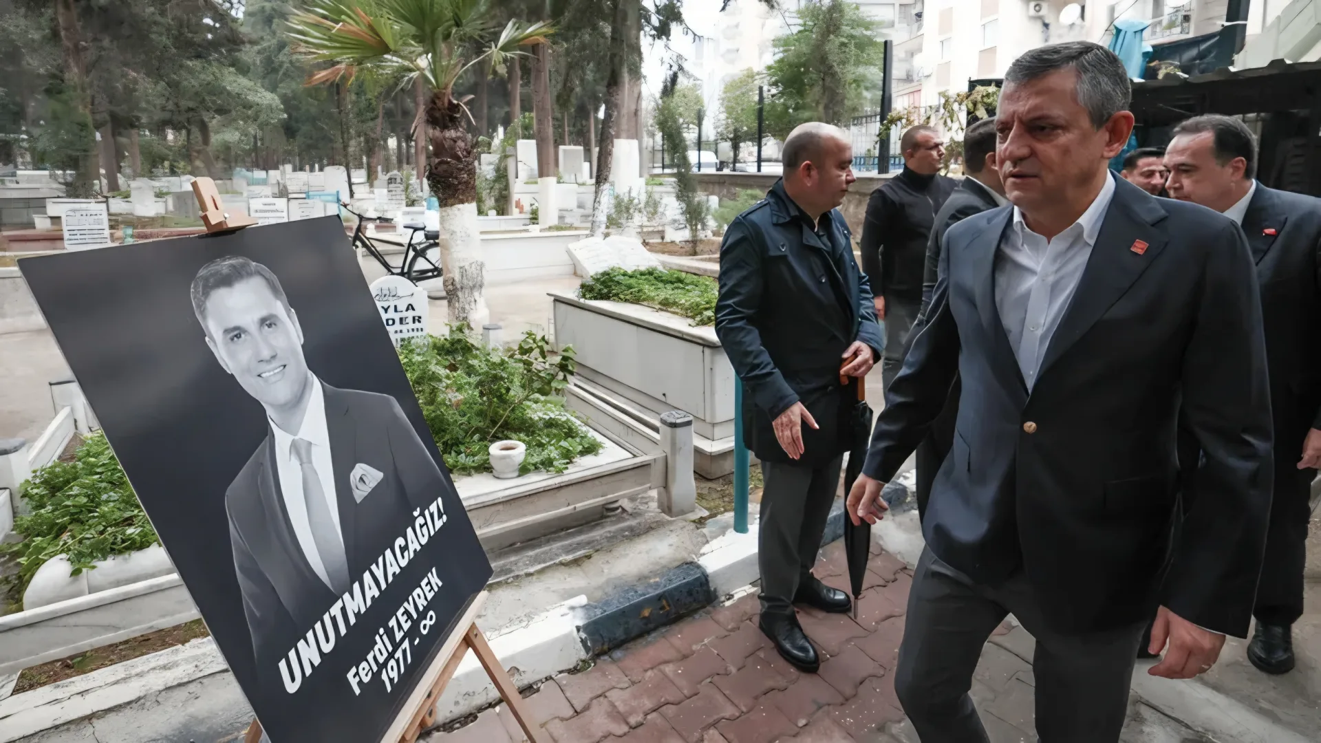 Özgür Özel: “Ferdi Zeyrek’in Anısını Yaşatacak, Emanetine Sahip Çıkacağız”
