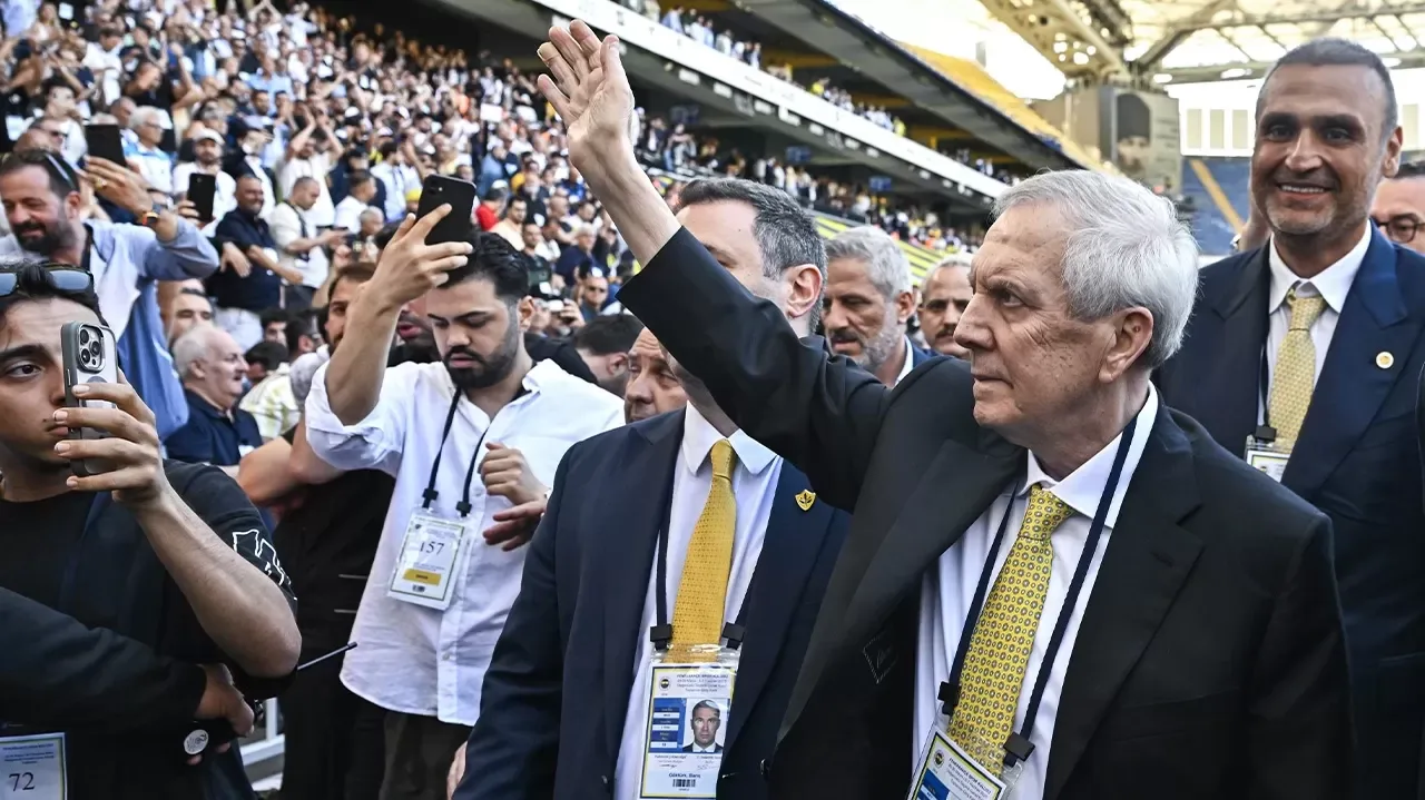 Fenerbahçe'de Bomba Transfer Operasyonu: Aziz Yıldırım'dan Serhou Guirassy Hamlesi!