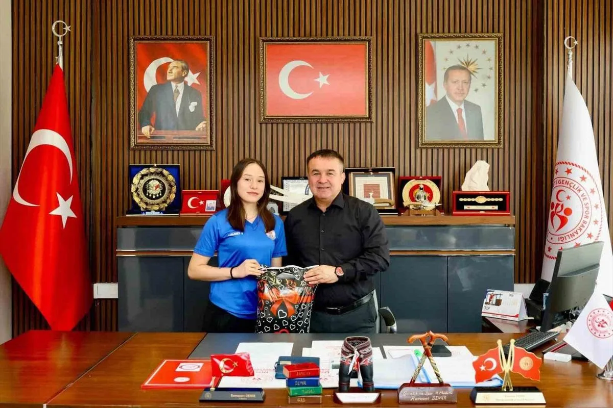 Bilecikli Halterci Beyzanur Öztürk'ten Türkiye Üçüncülüğü!