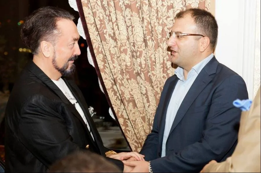 Gazeteci Cem Küçük "Halkı Yanıltıcı Bilgiyi Alenen Yayma" Suçundan Tutuklandı